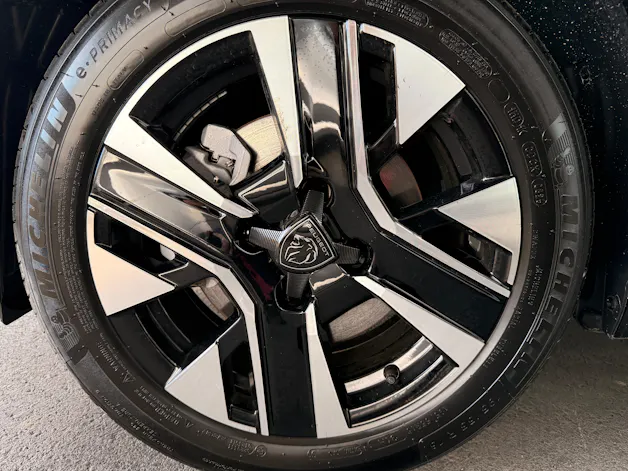 Peugeot 208 1.2 MHEV 145 GT