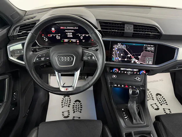 Audi Q3 Sportback 35 TFSI S Line Midnight Black Attraction S-tronic / 360° Kamera / Panoramadach / SONOS Sound / Komfortschlüssel /