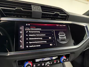Audi Q3 Sportback 35 TFSI S Line Midnight Black Attraction S-tronic / 360° Kamera / Panoramadach / SONOS Sound / Komfortschlüssel /