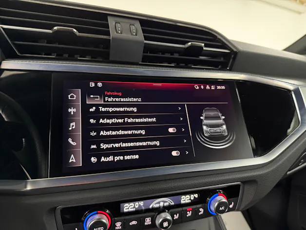 Audi Q3 Sportback 35 TFSI S Line Midnight Black Attraction S-tronic / 360° Kamera / Panoramadach / SONOS Sound / Komfortschlüssel /