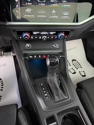 Audi Q3 Sportback 35 TFSI S Line Midnight Black Attraction S-tronic / 360° Kamera / Panoramadach / SONOS Sound / Komfortschlüssel /