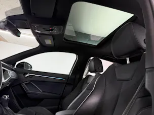 Audi Q3 Sportback 35 TFSI S Line Midnight Black Attraction S-tronic / 360° Kamera / Panoramadach / SONOS Sound / Komfortschlüssel /