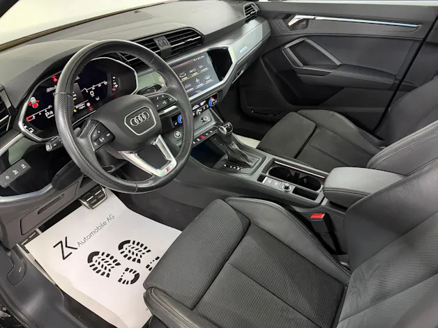 Audi Q3 Sportback 35 TFSI S Line Midnight Black Attraction S-tronic / 360° Kamera / Panoramadach / SONOS Sound / Komfortschlüssel /