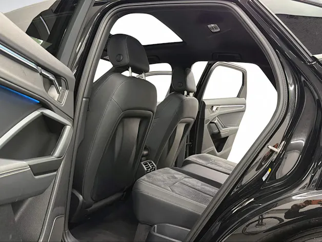Audi Q3 Sportback 35 TFSI S Line Midnight Black Attraction S-tronic / 360° Kamera / Panoramadach / SONOS Sound / Komfortschlüssel /
