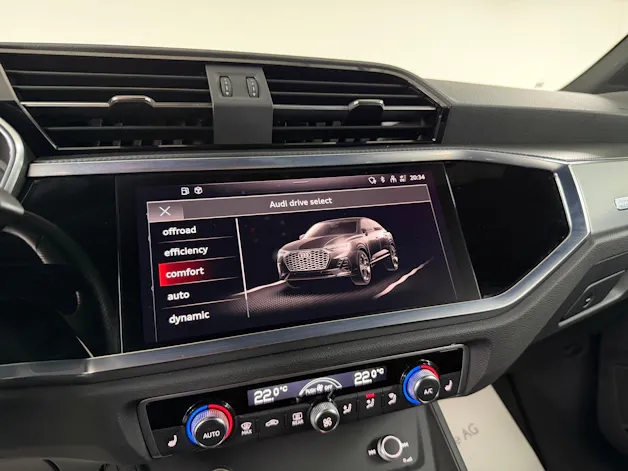 Audi Q3 Sportback 35 TFSI S Line Midnight Black Attraction S-tronic / 360° Kamera / Panoramadach / SONOS Sound / Komfortschlüssel /