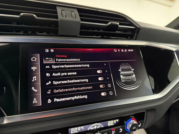 Audi Q3 Sportback 35 TFSI S Line Midnight Black Attraction S-tronic / 360° Kamera / Panoramadach / SONOS Sound / Komfortschlüssel /
