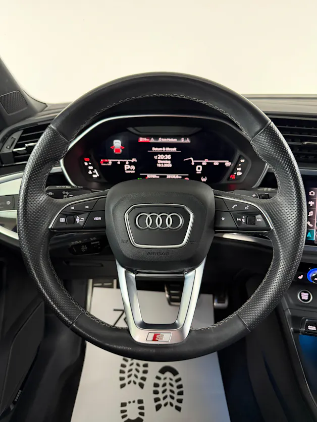 Audi Q3 Sportback 35 TFSI S Line Midnight Black Attraction S-tronic / 360° Kamera / Panoramadach / SONOS Sound / Komfortschlüssel /