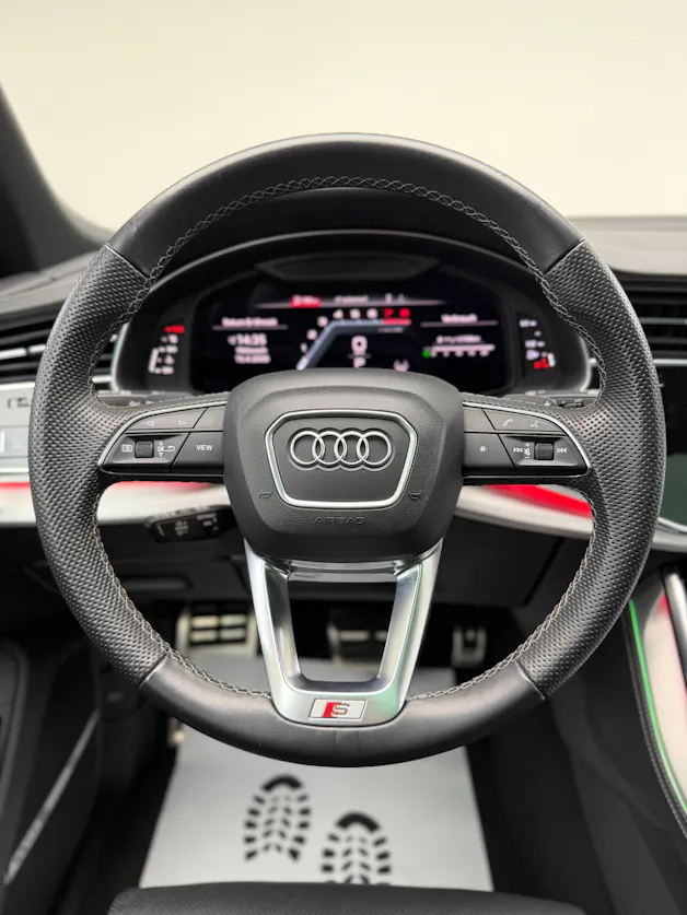 Audi Q8 55 TFSI S-Line 340PS quattro Pure White tiptronic / Panoramadach / 360° Kamera / B&O Sound / Komfortschlüssel /