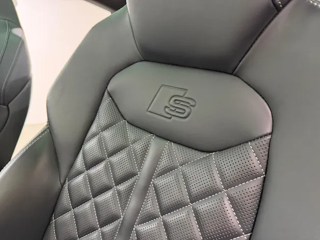 Audi Q8 55 TFSI S-Line 340PS quattro Pure White tiptronic / Panoramadach / 360° Kamera / B&O Sound / Komfortschlüssel /