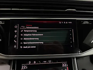 Audi Q8 55 TFSI S-Line 340PS quattro Pure White tiptronic / Panoramadach / 360° Kamera / B&O Sound / Komfortschlüssel /