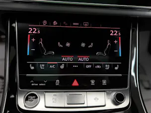 Audi Q8 55 TFSI S-Line 340PS quattro Pure White tiptronic / Panoramadach / 360° Kamera / B&O Sound / Komfortschlüssel /