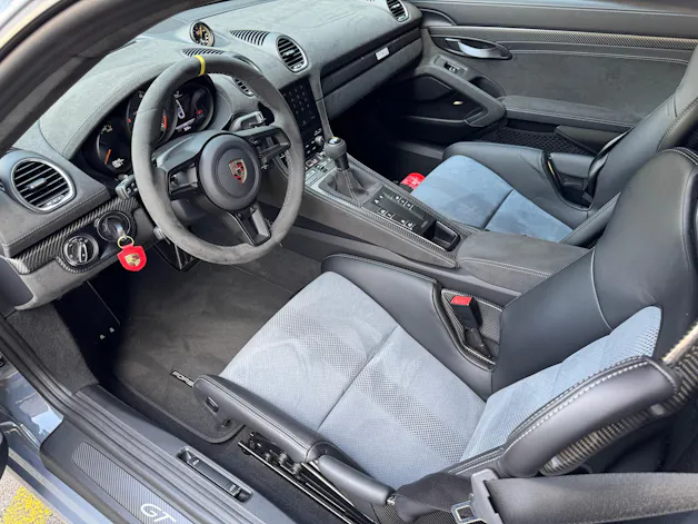Porsche Cayman GT4 RS arktikgrau PDK [ Weissach-Paket ] [ Clubsport-Paket ] [ Liftsystem ] [ Rückfahrkamera ]