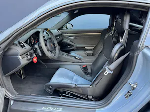 Porsche Cayman GT4 RS arktikgrau PDK [ Weissach-Paket ] [ Clubsport-Paket ] [ Liftsystem ] [ Rückfahrkamera ]