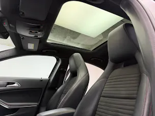 Mercedes-Benz A 200 AMG Line Cosmos Black 7G-DCT / Panoramadach / RF-Kamera / Keyless Go / Ambiente Beleuchtung /