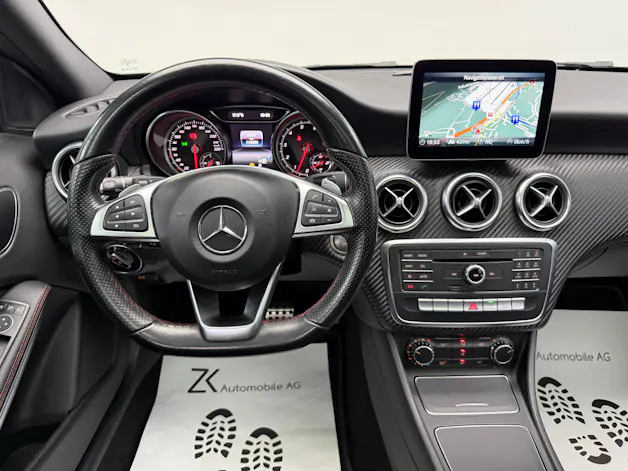 Mercedes-Benz A 200 AMG Line Cosmos Black 7G-DCT / Panoramadach / RF-Kamera / Keyless Go / Ambiente Beleuchtung /