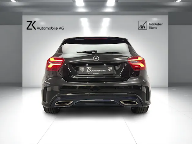 Mercedes-Benz A 200 AMG Line Cosmos Black 7G-DCT / Panoramadach / RF-Kamera / Keyless Go / Ambiente Beleuchtung /