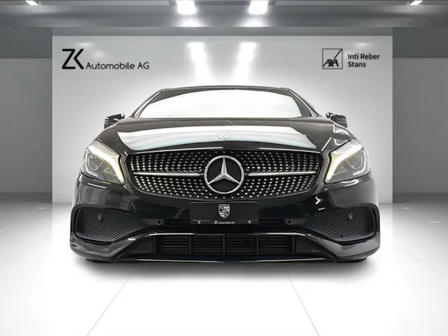 Mercedes-Benz A 200 AMG Line Cosmos Black 7G-DCT / Panoramadach / RF-Kamera / Keyless Go / Ambiente Beleuchtung /