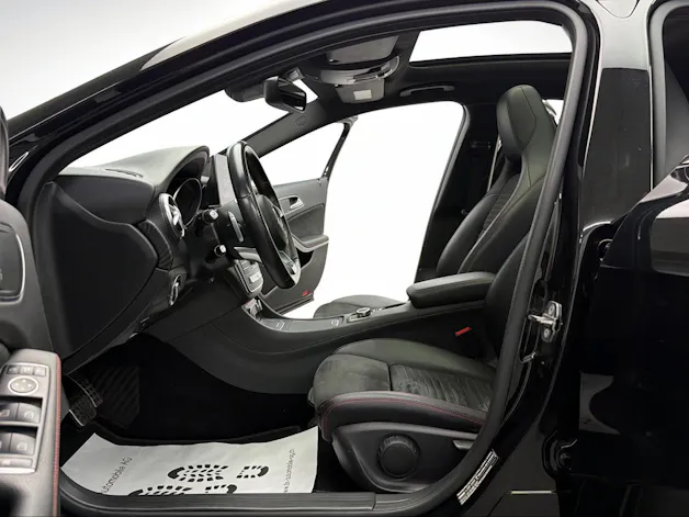 Mercedes-Benz A 200 AMG Line Cosmos Black 7G-DCT / Panoramadach / RF-Kamera / Keyless Go / Ambiente Beleuchtung /