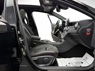Mercedes-Benz A 200 AMG Line Cosmos Black 7G-DCT / Panoramadach / RF-Kamera / Keyless Go / Ambiente Beleuchtung /