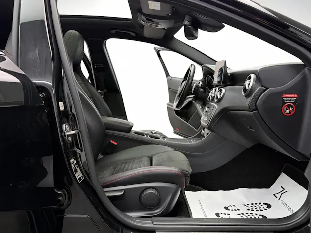 Mercedes-Benz A 200 AMG Line Cosmos Black 7G-DCT / Panoramadach / RF-Kamera / Keyless Go / Ambiente Beleuchtung /