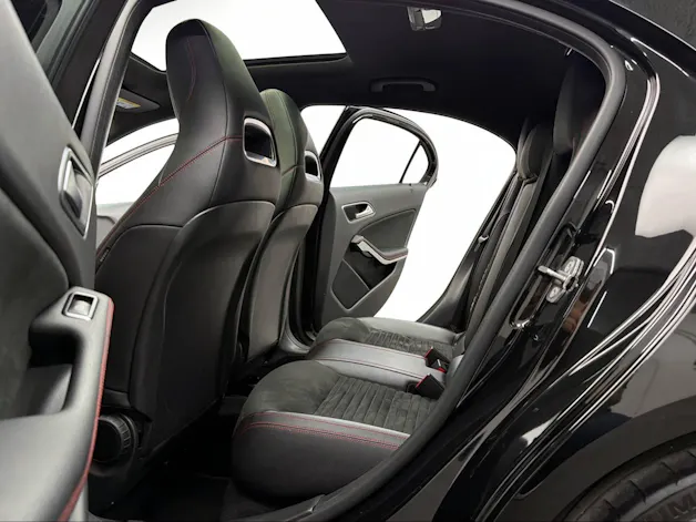 Mercedes-Benz A 200 AMG Line Cosmos Black 7G-DCT / Panoramadach / RF-Kamera / Keyless Go / Ambiente Beleuchtung /