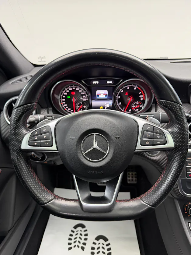 Mercedes-Benz A 200 AMG Line Cosmos Black 7G-DCT / Panoramadach / RF-Kamera / Keyless Go / Ambiente Beleuchtung /
