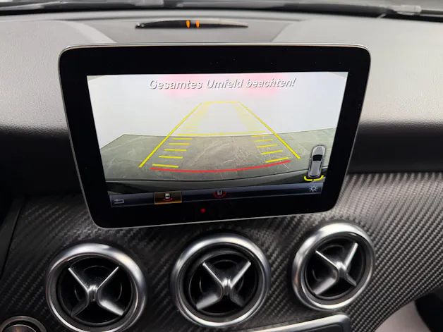 Mercedes-Benz A 200 AMG Line Cosmos Black 7G-DCT / Panoramadach / RF-Kamera / Keyless Go / Ambiente Beleuchtung /