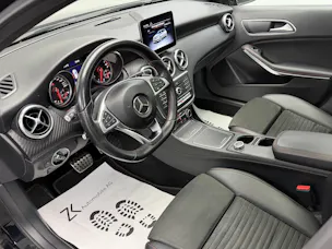 Mercedes-Benz A 200 AMG Line Cosmos Black 7G-DCT / Panoramadach / RF-Kamera / Keyless Go / Ambiente Beleuchtung /