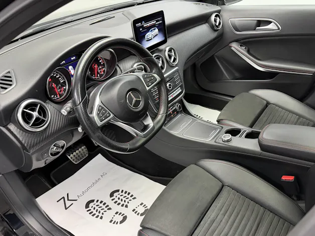 Mercedes-Benz A 200 AMG Line Cosmos Black 7G-DCT / Panoramadach / RF-Kamera / Keyless Go / Ambiente Beleuchtung /