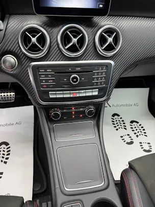 Mercedes-Benz A 200 AMG Line Cosmos Black 7G-DCT / Panoramadach / RF-Kamera / Keyless Go / Ambiente Beleuchtung /