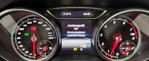 Mercedes-Benz A 200 AMG Line Cosmos Black 7G-DCT / Panoramadach / RF-Kamera / Keyless Go / Ambiente Beleuchtung /