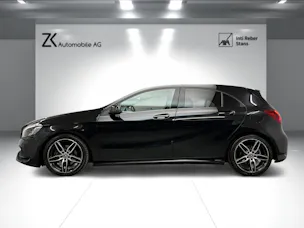 Mercedes-Benz A 200 AMG Line Cosmos Black 7G-DCT / Panoramadach / RF-Kamera / Keyless Go / Ambiente Beleuchtung /