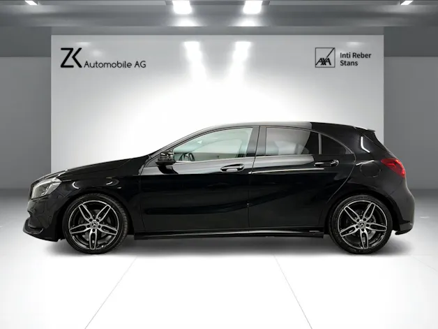 Mercedes-Benz A 200 AMG Line Cosmos Black 7G-DCT / Panoramadach / RF-Kamera / Keyless Go / Ambiente Beleuchtung /