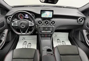 Mercedes-Benz A 200 AMG Line Cosmos Black 7G-DCT / Panoramadach / RF-Kamera / Keyless Go / Ambiente Beleuchtung /