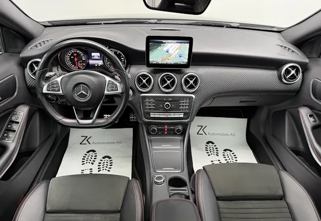Mercedes-Benz A 200 AMG Line Cosmos Black 7G-DCT / Panoramadach / RF-Kamera / Keyless Go / Ambiente Beleuchtung /