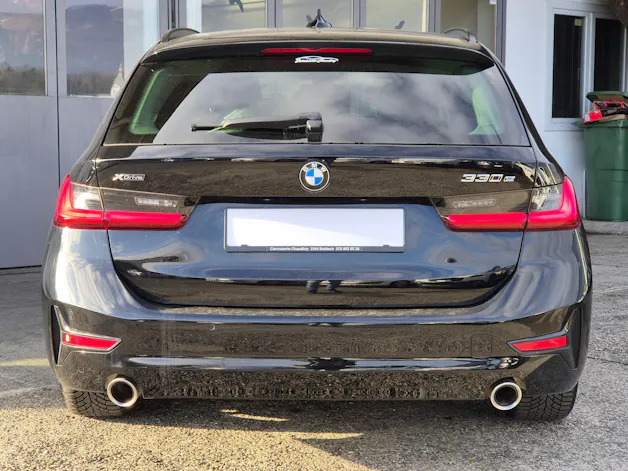 BMW 330e x DriveTouring Steptronic
