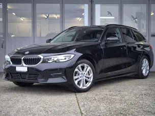 BMW 330e x DriveTouring Steptronic
