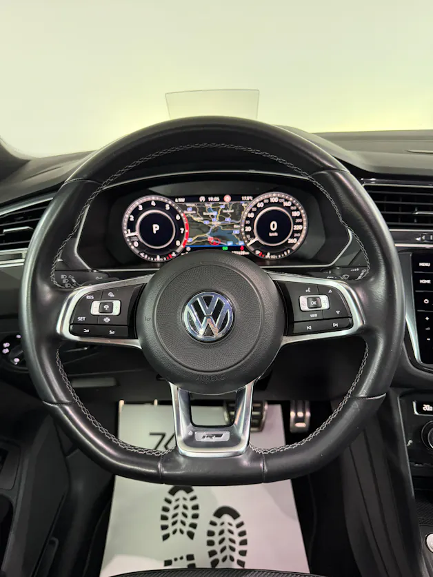VW Tiguan 2.0TSI High. R-Line 230PS Deep Black 4Motion DSG / 360° Cam / Head-Up-Display / Keyless / Dynamiklenkung / 20J Suzuka /