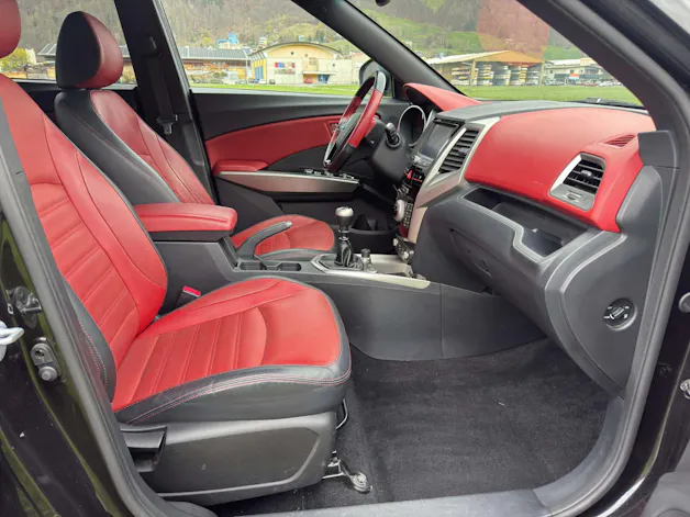 KGM -SsangYong Tivoli 1.6 e-XDi Red Rebel 4WD