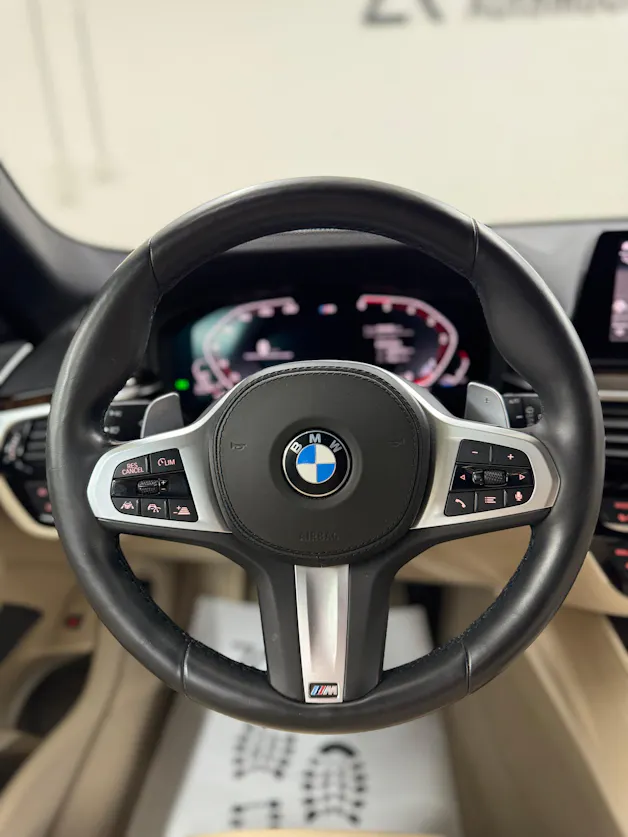 BMW 540d xDrive M-Sport 320PS Touring Steptronic | H&K Soundsystem | Leder | Komfortzugang | Head-Up-Display | RF-Kamara |