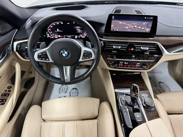 BMW 540d xDrive M-Sport 320PS Touring Steptronic | H&K Soundsystem | Leder | Komfortzugang | Head-Up-Display | RF-Kamara |