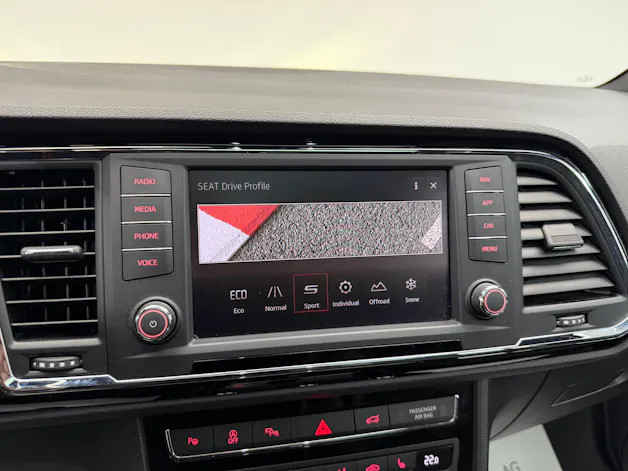 SEAT Ateca 1.5TSI EVO FR 4Drive VELVET RED DSG / Panoramadach / 360° Kamera / virtual cockpit / Beats Soundsystem / Keyless-Entry /