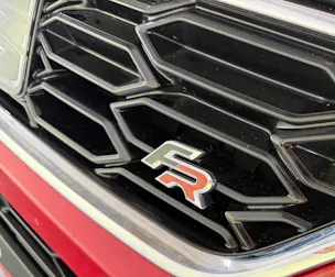 SEAT Ateca 1.5TSI EVO FR 4Drive VELVET RED DSG / Panoramadach / 360° Kamera / virtual cockpit / Beats Soundsystem / Keyless-Entry /