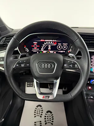Audi RS Q3 Sportback Midnight Black quattro S tronic / Kamera / RS-Abgasanlage / Komfortschlüssel / RS-Sportsitze / B&O Sound /