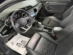 Audi RS Q3 Sportback Midnight Black quattro S tronic / Kamera / RS-Abgasanlage / Komfortschlüssel / RS-Sportsitze / B&O Sound /