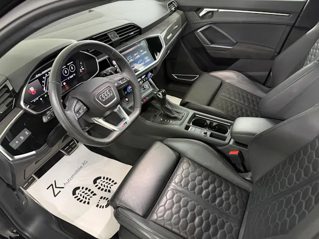 Audi RS Q3 Sportback Midnight Black quattro S tronic / Kamera / RS-Abgasanlage / Komfortschlüssel / RS-Sportsitze / B&O Sound /