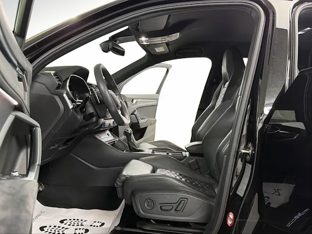 Audi RS Q3 Sportback Midnight Black quattro S tronic / Kamera / RS-Abgasanlage / Komfortschlüssel / RS-Sportsitze / B&O Sound /