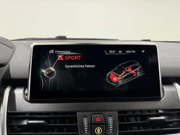 BMW 225i Active Tourer Luxury Line 231PS Steptronic ★ RF-Kamera ★ Head-Up-Display ★ Leder ★ Komfortzugang ★
