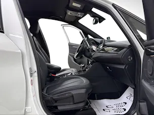 BMW 225i Active Tourer Luxury Line 231PS Steptronic ★ RF-Kamera ★ Head-Up-Display ★ Leder ★ Komfortzugang ★