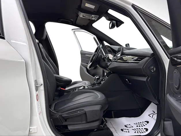 BMW 225i Active Tourer Luxury Line 231PS Steptronic ★ RF-Kamera ★ Head-Up-Display ★ Leder ★ Komfortzugang ★